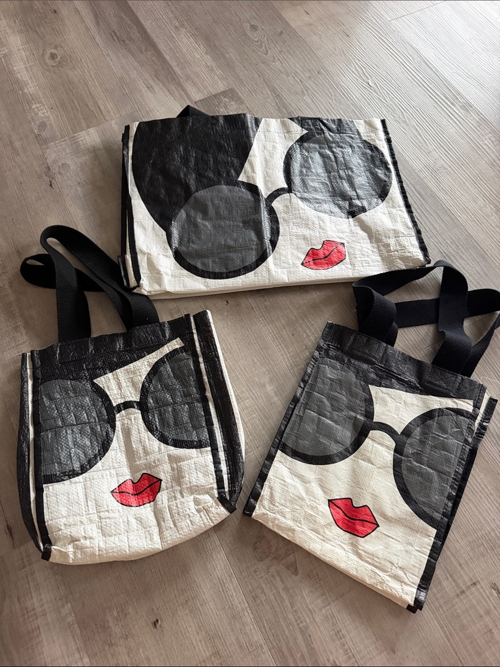 Alice and Olivia reusable shopping bags